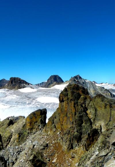 Gipfelpanorama mit Gemsspitze.