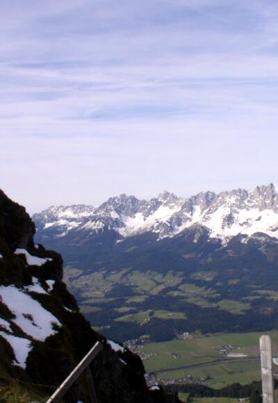 Gipfelkreuz ~900m, etwas unter dem Gipfel.