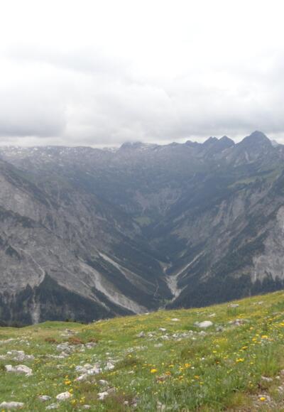 Blick über das Große Walsertal in Richtung Rote Wand