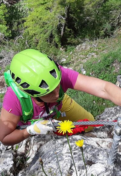 Viel Botanik links und rechts ist typisch für den St. Magdalena-Klettersteig..