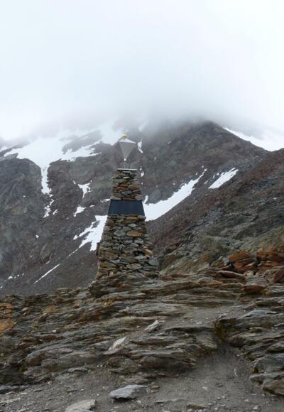 Der Obelisk auf dem Tisenjoch steht nicht am genauen Eismann-Fundort