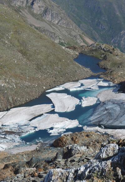 Gletschersee 2630m, rechts umgehen.