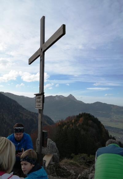 Das Gipfelkreuz am Maisenkögerl.