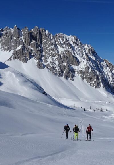Aufsteig im flachen Talboden Richtung Mannlscharte, hinten die Grubreisentürme.