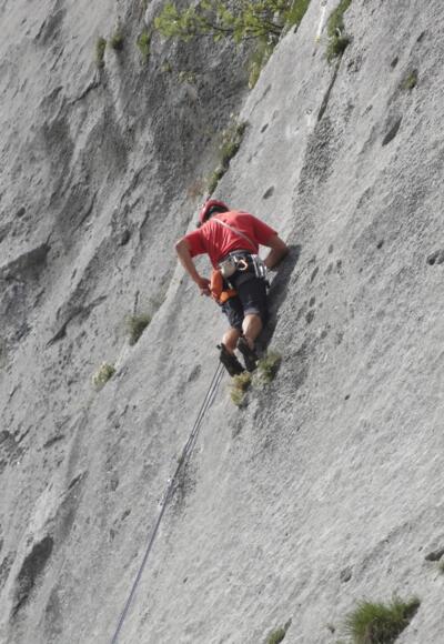 Im plattigen Teil der ersten Seillänge