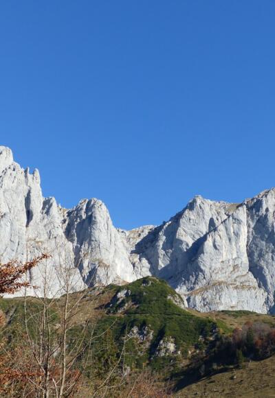 Ackerlspitze (links) und Maukspitze (leicht rechts) sind bereits gut auszumachen.