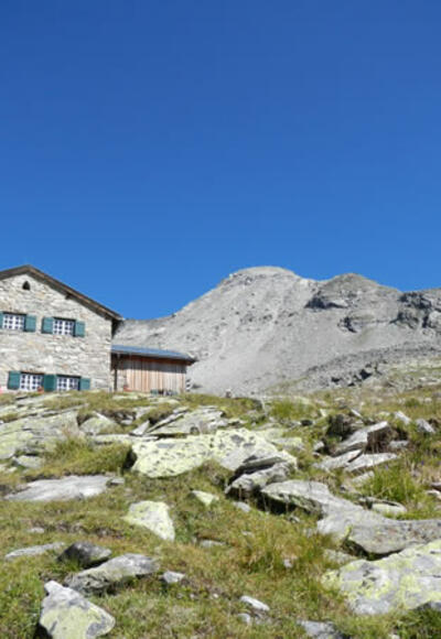 Das Friesenberghaus vom Zustiegsweg