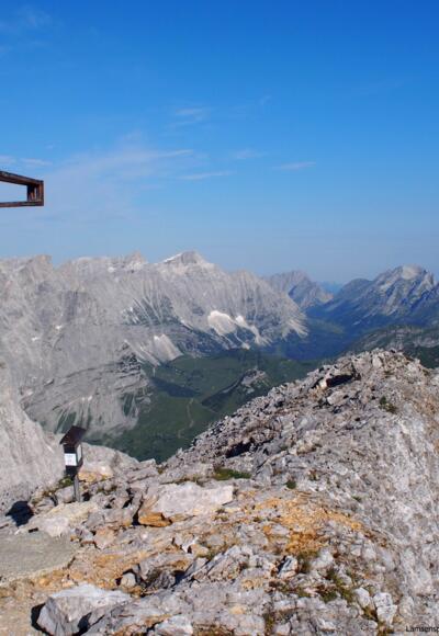 Lamsenspitze 2508m - Blick ins Karwendeltal