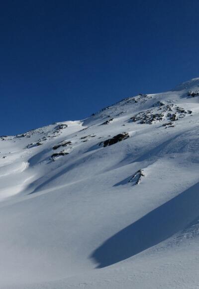 Der Aufstieg auf den Morgenkogel erfolgt von Westen (im Bild "von rechts").