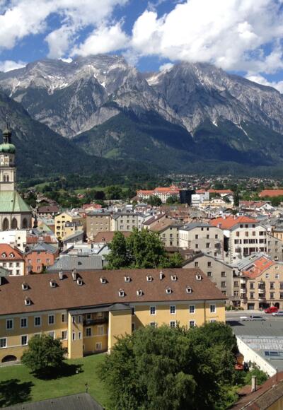 Hall in Tirol mit Bettelwurf