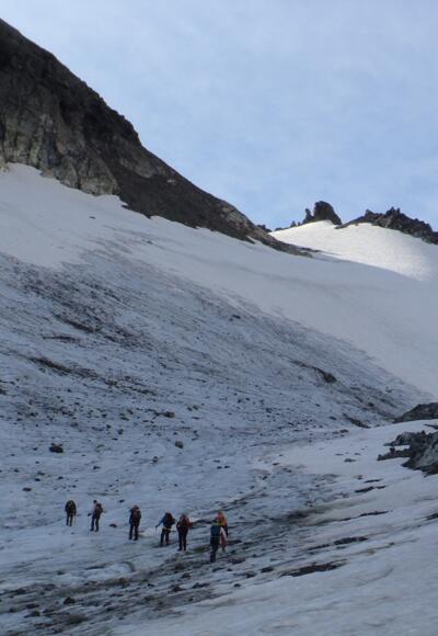 Am spärlichen Rauhkopfgletscher hinauf zur Rauhkopfscharte (Sonne)