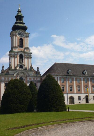 Stift Wilhering, ~270m