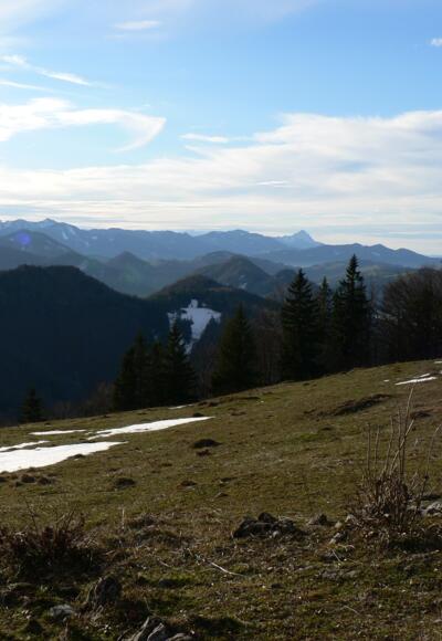 Der Ausblick übers Steyr- und Kremstal bis zum Traunstein