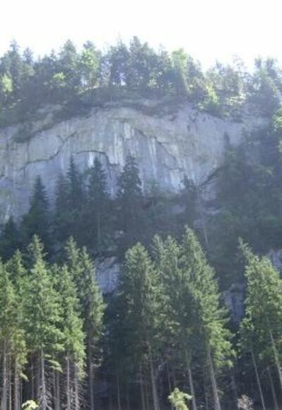 Die nordwestseitige Wand liegt meist im Schatten