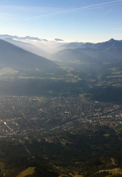 Von der Nordkette reicht der Blick weit über Innsbruck hinaus! Unsere Tour führt uns etwas tiefer aber nicht weniger aussichtsreich entlang der Nordkette!