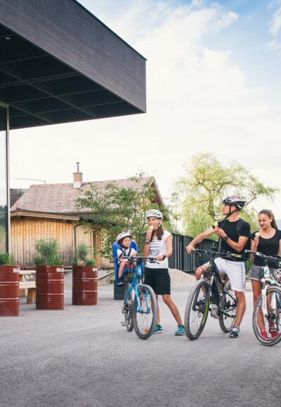 Pause beim Werkraumhaus in Andelsbuch