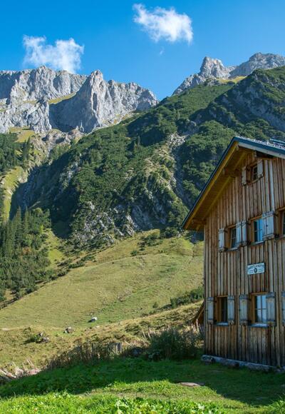 Idyllisch gelegene Sarotla Hütte