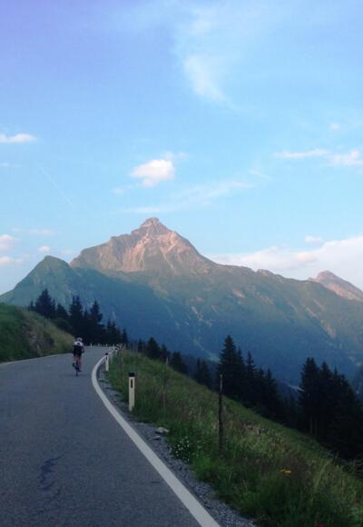 von Lech nach Warth im Hintergrund der Biberkopf