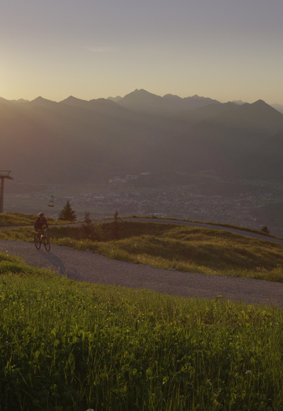 Sonnenaufgang Hahnenkamm Biker