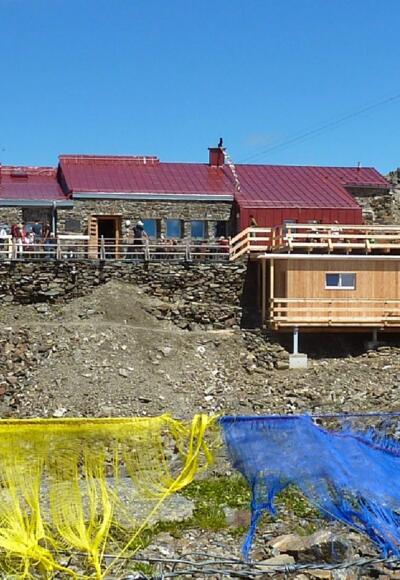 Glungezerhütte mit der neuen Schlafhütte &quot;TuXer&quot;