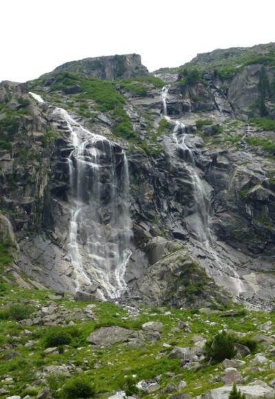 Wasserfall nahe der Materialseilbahn
