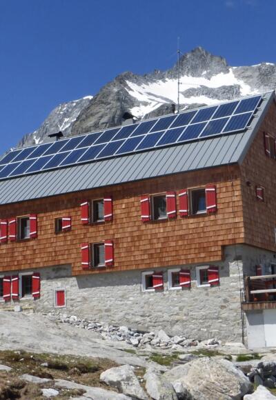 Barmer Hütte mit Barmer Spitze