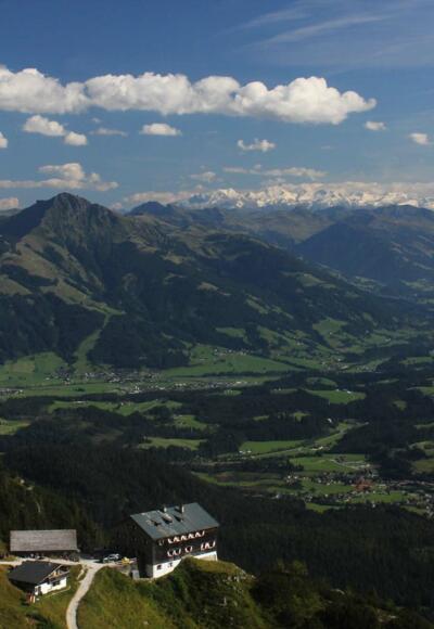 Gruttenhütte mit Alpenhauptkamm