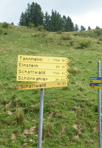 Wegweiser an der Oberen Halde