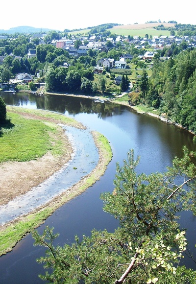 Saaleverlauf am Trepplesfelsen