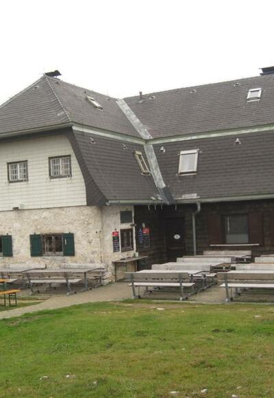 Das Hochleckenhaus lädt ein zum gemütlichen Verweilen und lockt mit guter Hausmannskost.