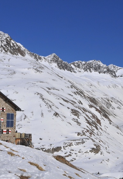 Blick von der Martin-Busch-Hütte auf die Abfahrt vom Schalfkogel