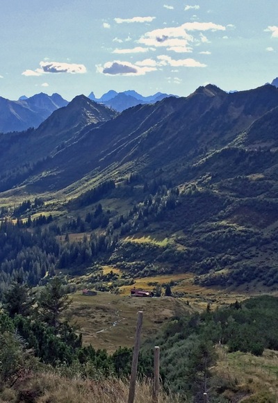 Blick vom Gerachsattel auf die Schwarzwasserhütte
