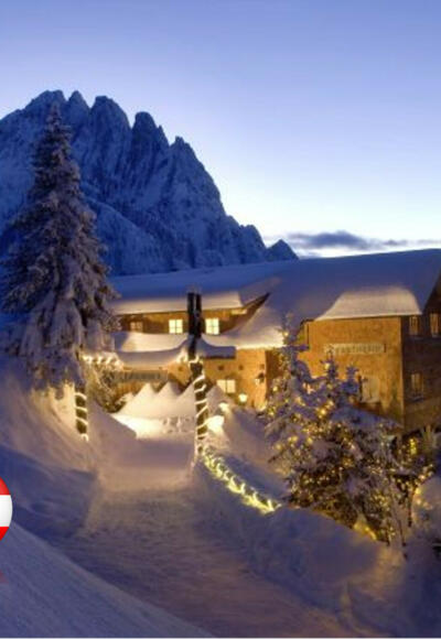 Dolomitenhütte 1602 M  in der Dämmerung 