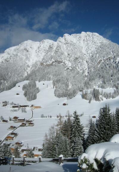 Blick von Neader auf Alpbach mit dem Gratlspitz im Hintergrund