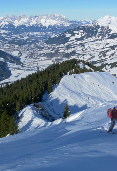am NW-Gratrücken hoch über Kitzbühel