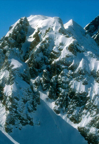 Gipfel des Grünstein (links an der Licht-Schatten-Grenze die Grünsteinscharte)