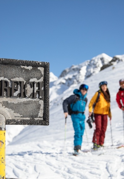 Die Madrisa Rundtour führt von der Schweiz nach Österreich und zurück. Hier auf dem Schlappiner Joch.