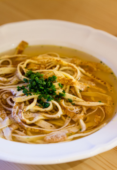 Das AlmCard Schmankerl auf der Hofpürglhütte - die klassische Frittatensuppe