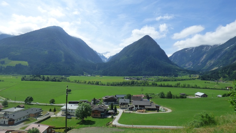 Unterwegs am Kapellenweg mit Blick in die Sulzbachtäler