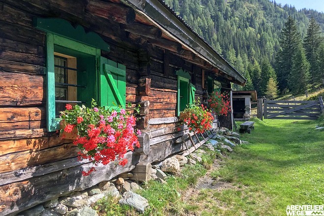 Idyllische Almhütte der Grobneralm.