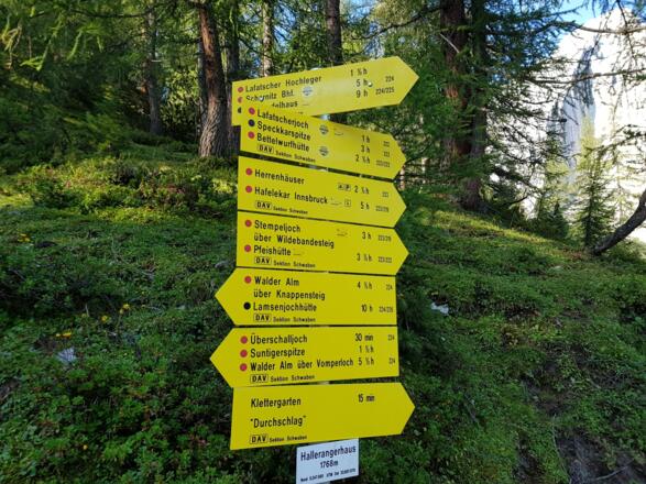 Excellent signage near Hallerangerhaus