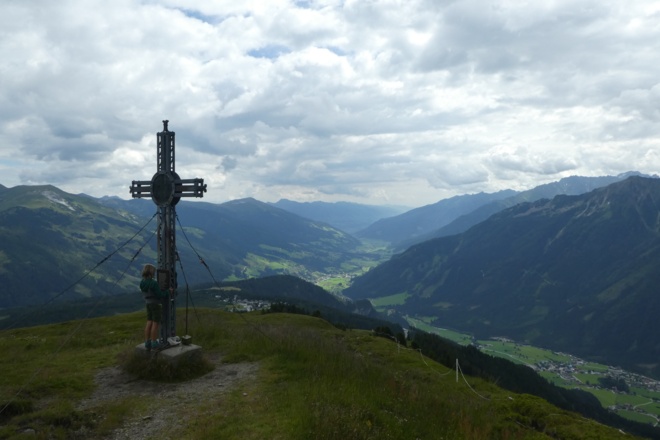 Gipfel erreicht - der Plattenkogel - mit traumhaften Blick ins Salzachtal