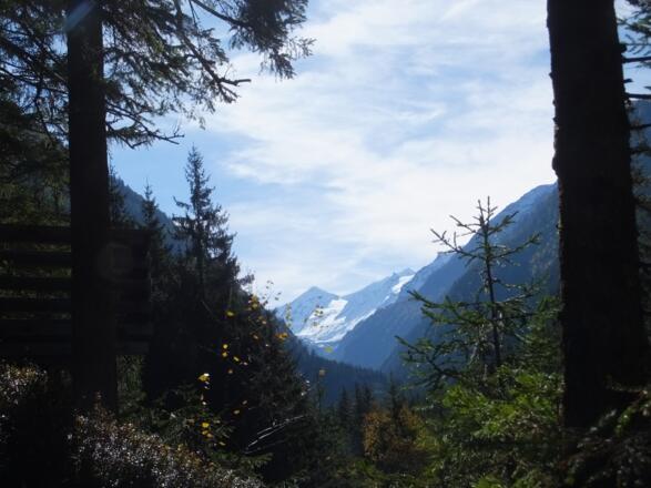 Unterwegs bietet sich ein toller Blick auf den Klein- und Großvenediger