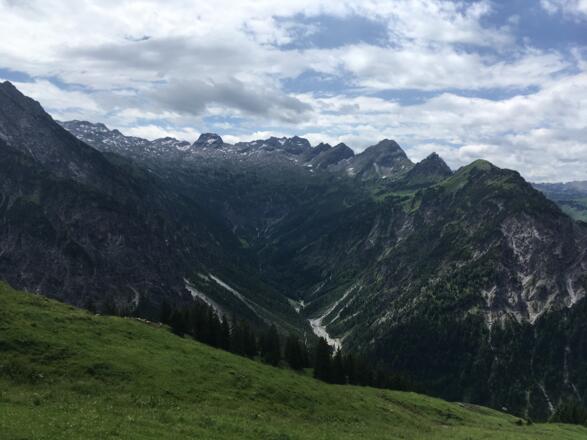 Ausblick von Oberüberlut taleinwärts
