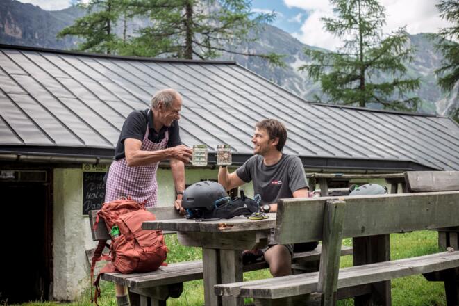 Eine Einkehr bei der Jausenstation darf nicht fehlen