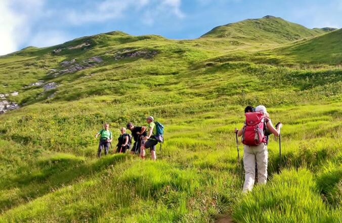 über steile Grasrücken zur Wildgrubenspitze