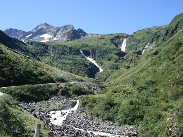 Talschluß der Tour mit zahlreichen Wasserfällen