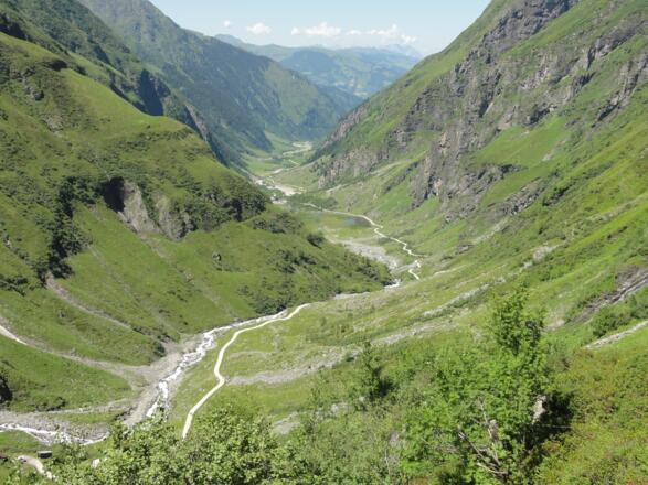 Blick vom Wanderweg zur Fürther Hütte talauswärts