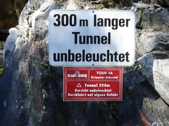 Ein Teilstück ohne Beleuchtung - eventuell Stirnlampe mitnehmen