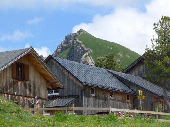Landsberger Hütte mit Schochenspitze